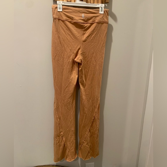 Free People FP Movement Hot Shot Kick Flare Tan High Rise Split Hem Pants Large - Picture 5 of 6